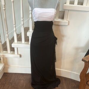 Nwt. Linda Bernell  dress